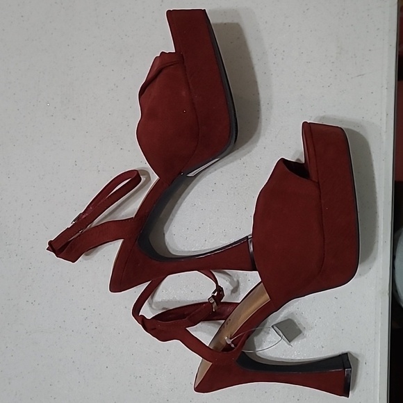 NWT Torrid burgandy suede platform heels size 9W - Picture 4 of 13